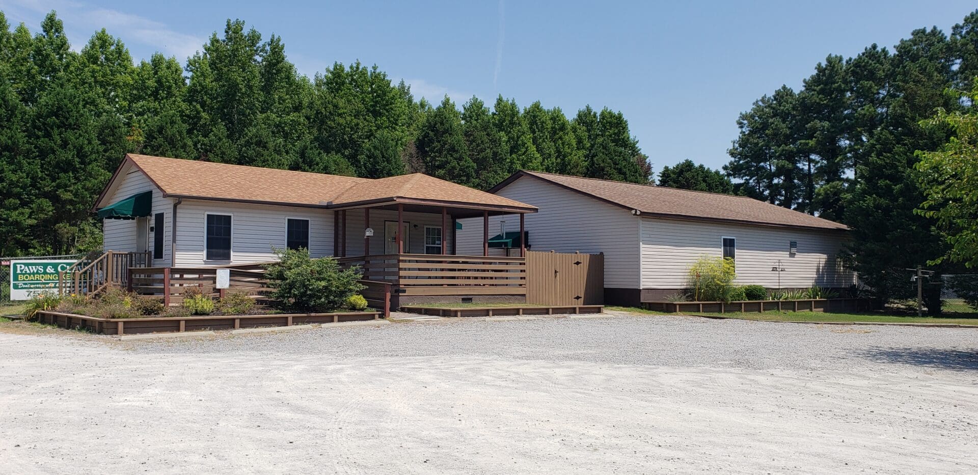 Office & kennel buildings